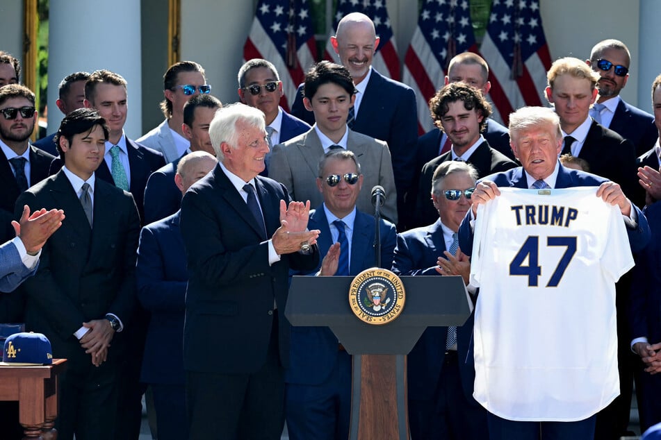LA Dodgers visit with Trump despite outcry from anti-ICE fans: "Trump is targeting Hispanics and Latinos!"