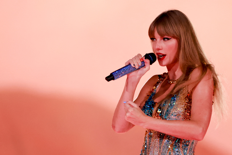 Taylor Swift fans are convinced that the singer hinted at performing at the Super Bowl LX halftime show during her recent appearance on New Heights.