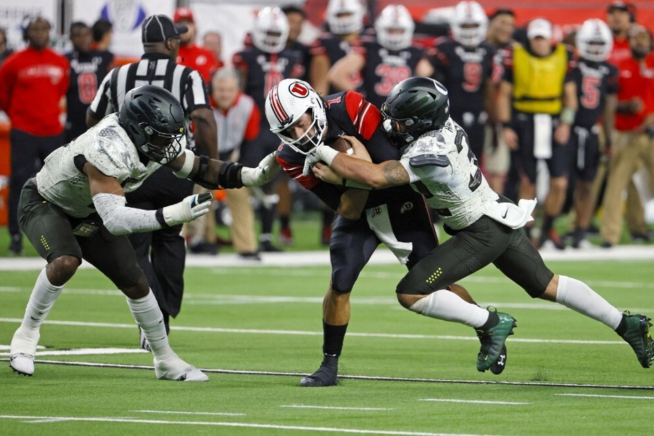 The Utah Utes vs the Oregon Ducks in a Pac-12 Conference Championship game