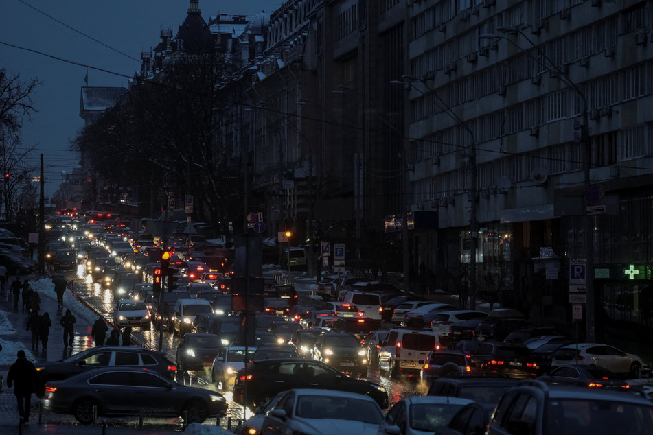 Ukraine war: Kyiv targeted by worst Russian missile barrage in weeks