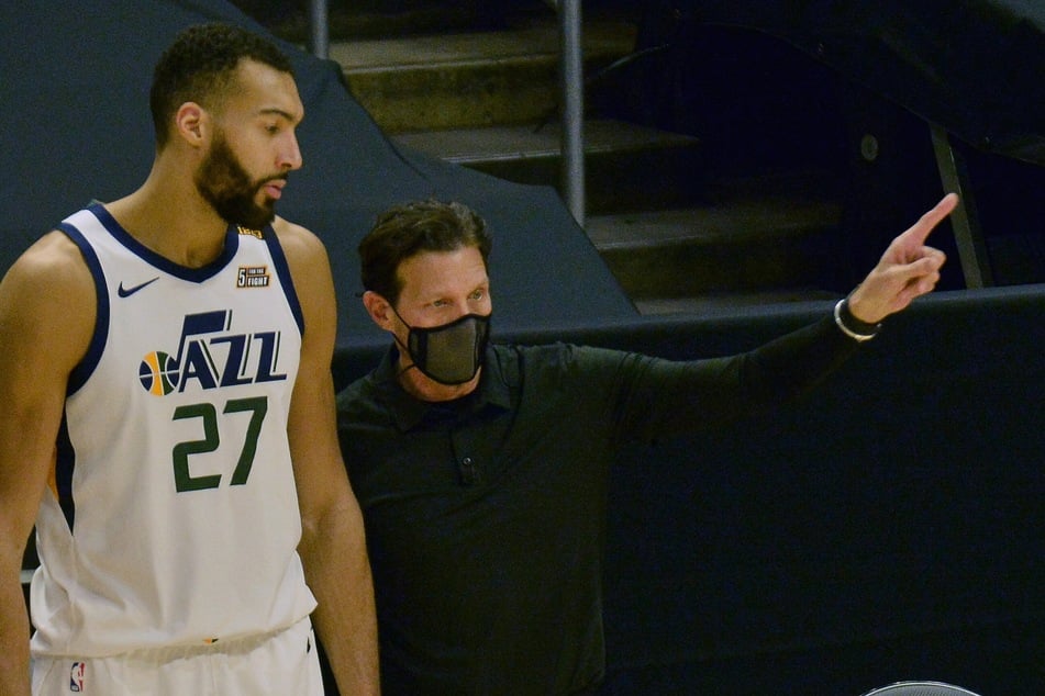 Utah Jazz coach Quin Snyder (r.) and Rudy Gobert (l.).