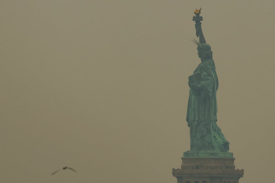 Hazardous wildfire smoke chokes millions in US and Canada: "A serious threat"
