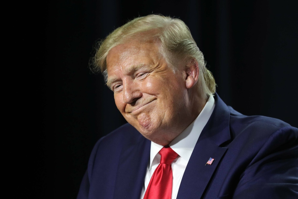 Which stars are sticking with Donald Trump?