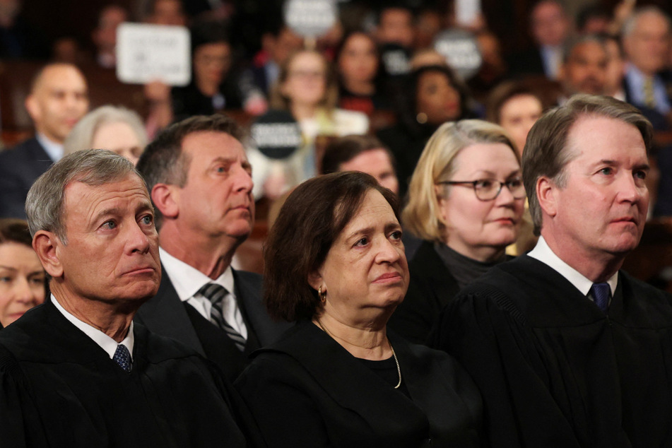 Brett Kavanaugh (r.) is one of six justices in the court's conservative wing, against three progressives.