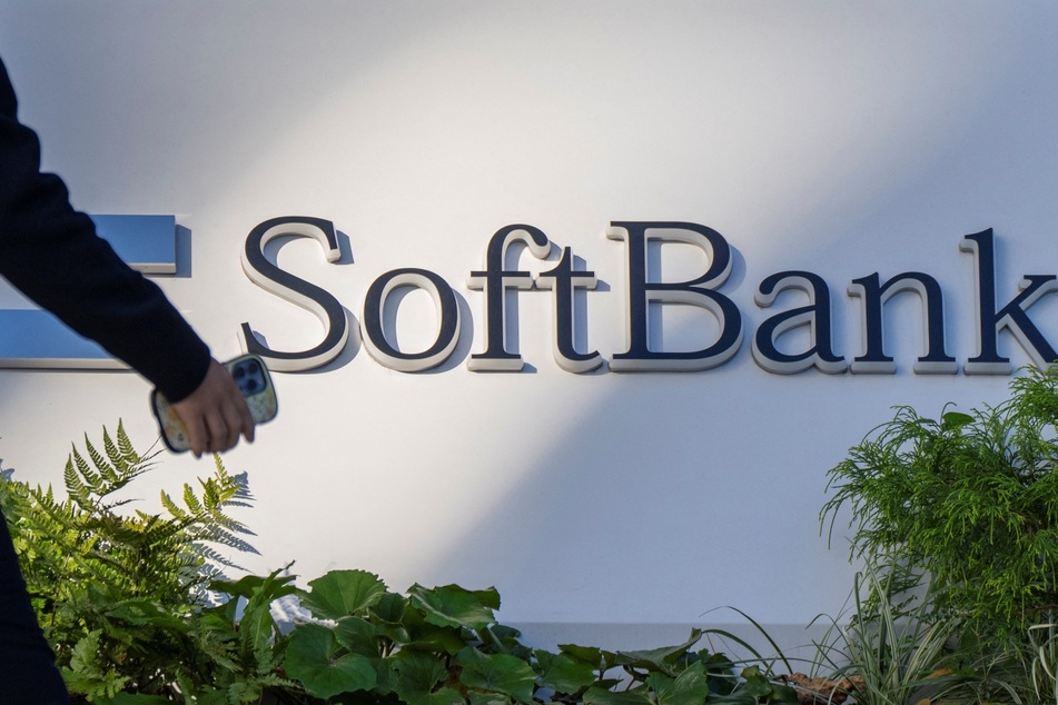 Japan's SoftBank plans massive Ohio power plant for AI data centers
