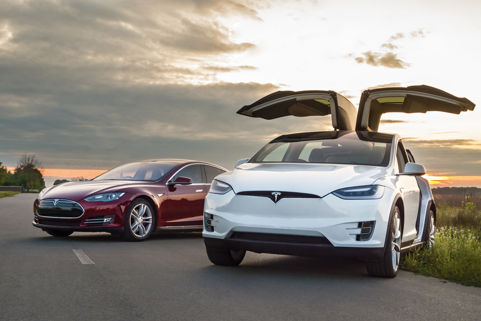 Is your car watching you? Tesla uses cabin cameras to keep tabs on drivers' "attentiveness"