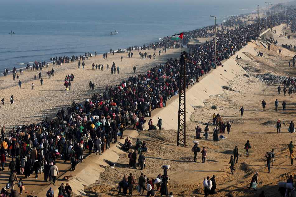 Palestinians return to northern Gaza after Hamas and Israel reach agreement