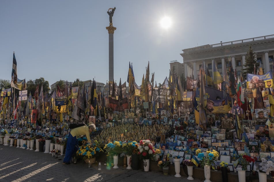 A person visits the makeshift memorial for fallen Ukrainian and foreign soldiers during the Independence Day of Ukraine on August 24, 2026.