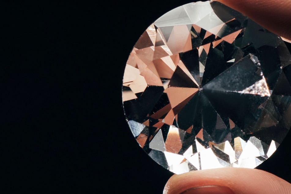 Finders keepers! Hobby treasure hunter found a 9-carat diamond
