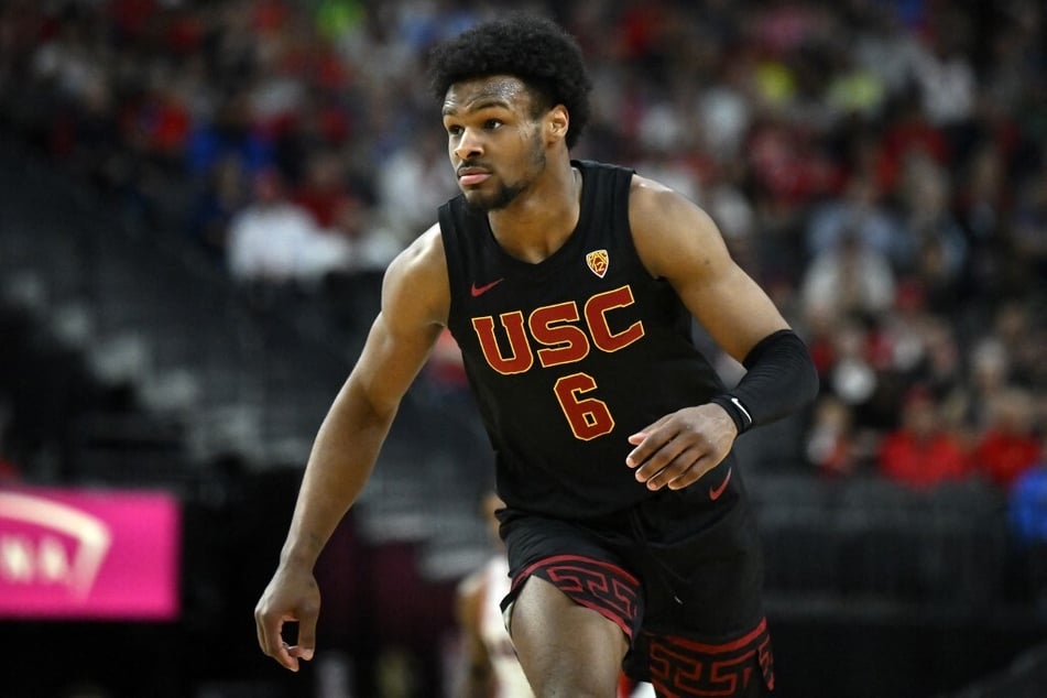 The college basketball world believes that Bronny James will land at Duquesne if he transfers from USC.