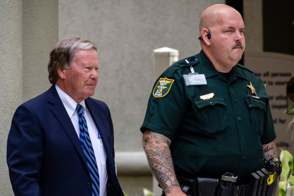 Woods' attorney Douglas Duncan (l.) initially opposed to prosecution's request to access the golfer's drug records.