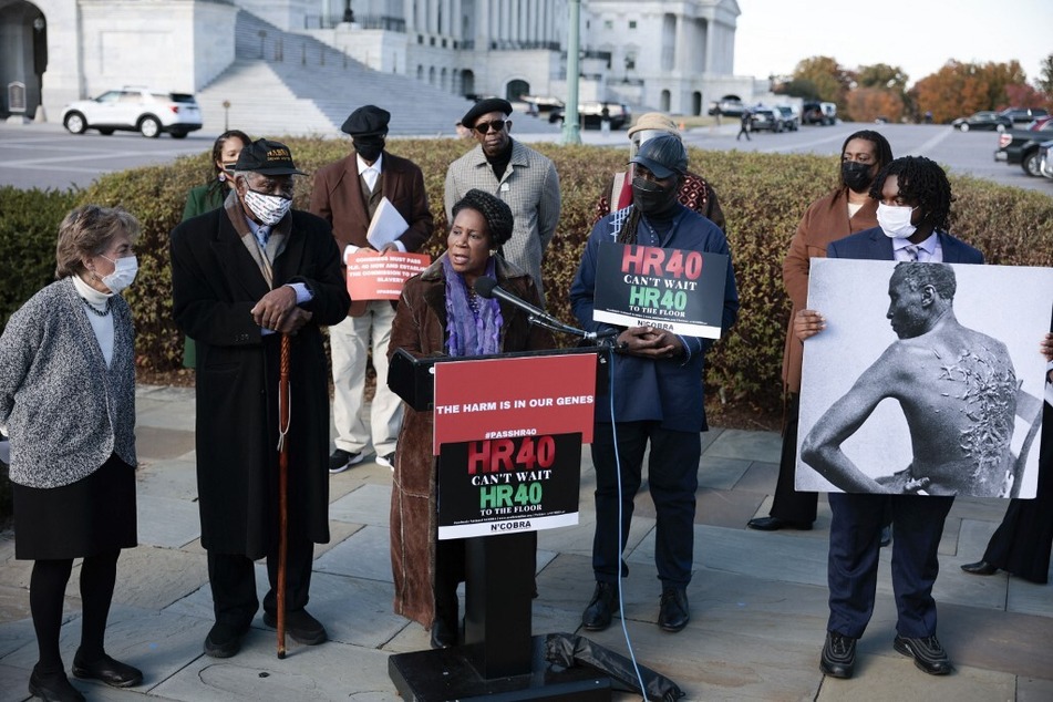 Congresswoman Sheila Jackson Lee speaks in support of HR 40 at a press conference on Capitol Hill.