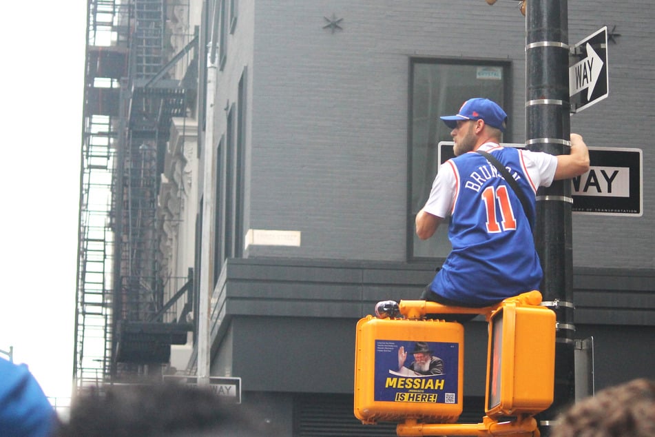 New York Knicks Parade Live: Millions of NBA fans flood the street for Ticker-tape celebration