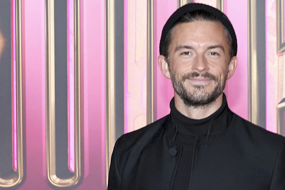 Wicked star Jonathan Bailey gives fans an epic movie theater surprise!