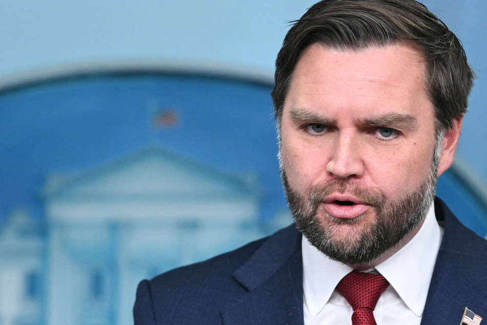 Vance warns Europe to take Trump's Greenland threats "seriously"