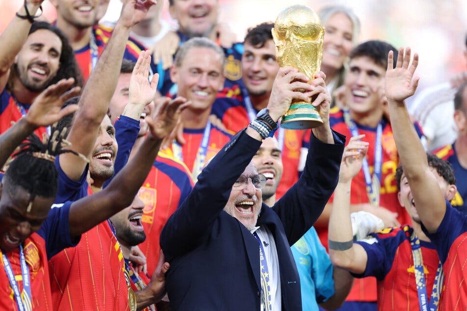 Luis de la Fuente, Head Coach of Spain, lifts the FIFA World Cup Winner’s Trophy after the team’s victory following the FIFA World Cup 2026 Final match between Spain and Argentina at New York New Jersey Stadium on July 19, 2026, in East Rutherford, New Jersey.