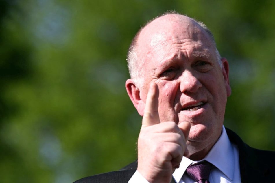 Trump's border czar vows to "flood" New York with ICE over new laws protecting immigrants