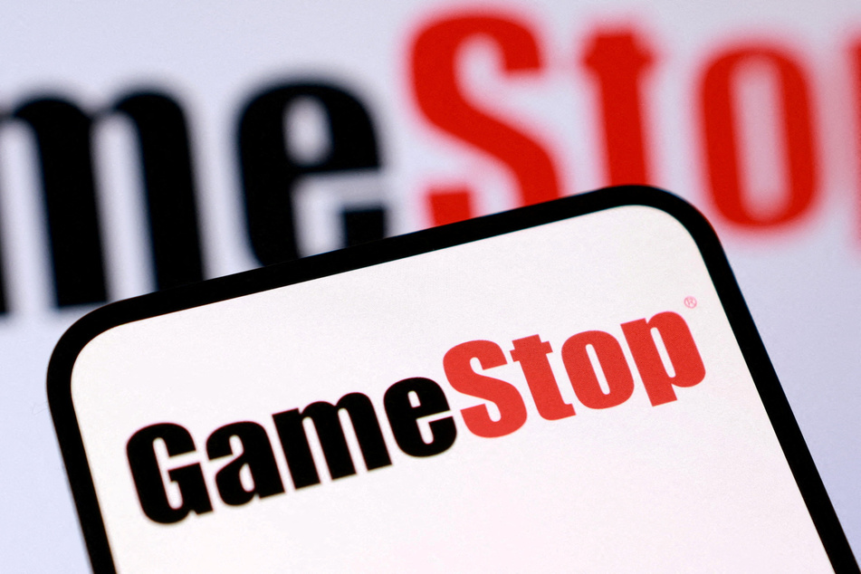 GameStop has made a bid to take over eBay for around $55.5 billion.