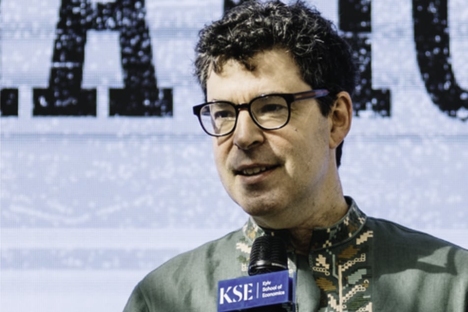 Yale professor to move to Canada over US "fascist dictatorship" fears