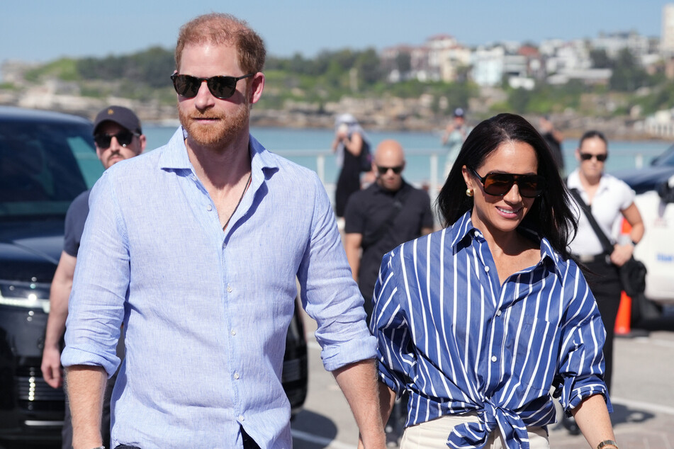Prince Harry (r.) and Meghan Markle's trip to Australia was criticized by some palace experts for being too similar to an official royal tour.