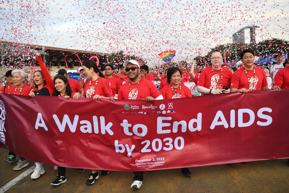 Report confirms fewest new HIV cases since late 1980s – but experts warn decline is too slow