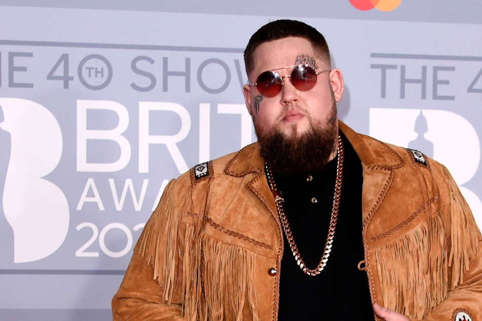 Is Rag'n'Bone Man in love again? Is this waitress from Sussex his new girlfriend?