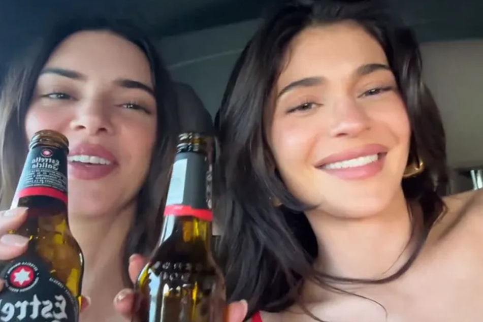 Kylie Jenner (r.) and her sister Kendall Jenner (l.) were seen having a good time in some concerning Instagram pics, rocking out to Billie Eilish's new music.