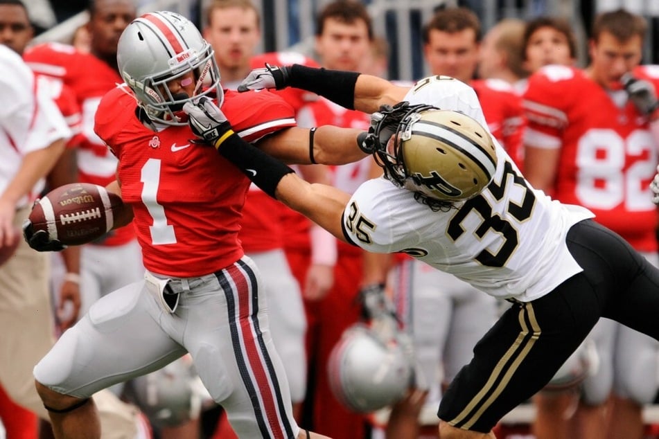 Fans are demanding that Ohio State football's honors be reinstated after the NCAA stripped their 2010 season wins over illegal NIL violations.