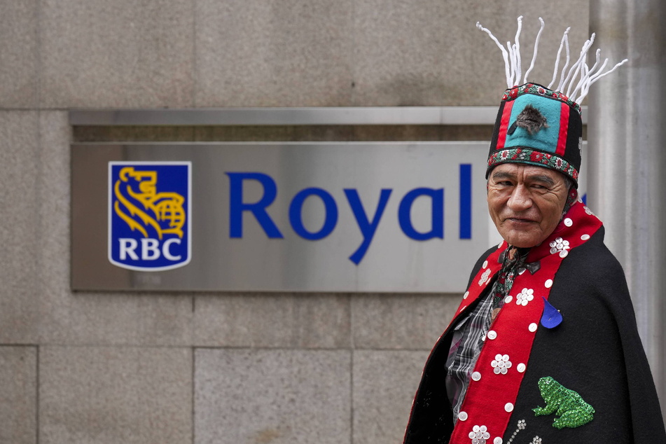 Indigenous leaders slam Canadian police's violent raid on Wet'suwet'en land defenders