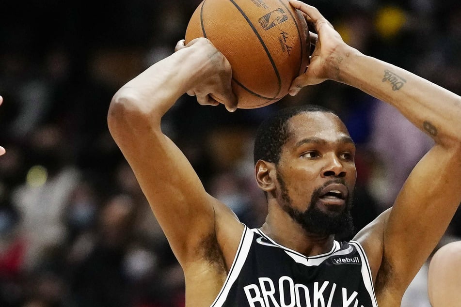 Kevin Durant put up an individual season-high 53 points against the Knicks.
