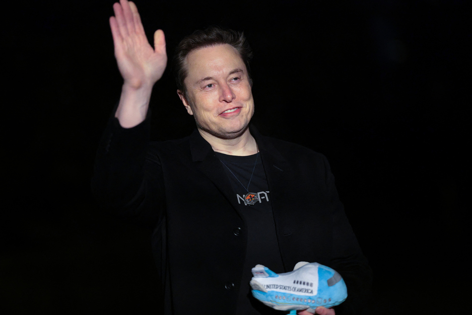 Elon Musk's SpaceX is working on a modified version of Starship to use as a lunar lander.