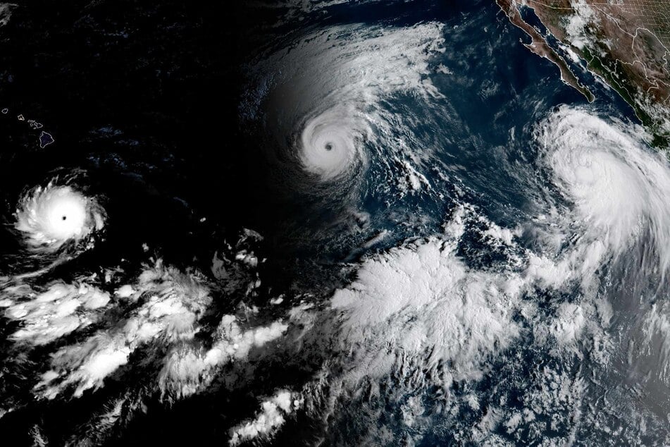 "Hurricane sandwich": Hurricanes Lowell and Karina plus Tropical Storm Marie form rare triplet in El Niño-fueled streak