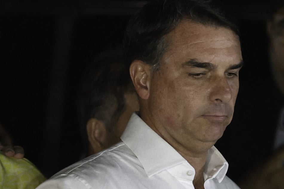 Flavio Bolsonaro briefly lands in Ecuador on flight from Argentina after fleeing Brazil