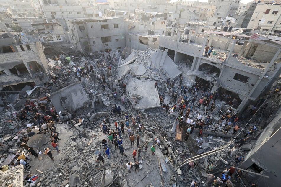As Israel continues bombing all areas of Gaza, UN agencies issued a joint statement demanding an "immediate humanitarian ceasefire."