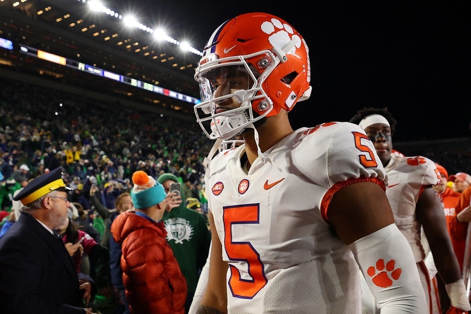 Clemson Tigers lose two-year starting quarterback DJ Uiagalelei