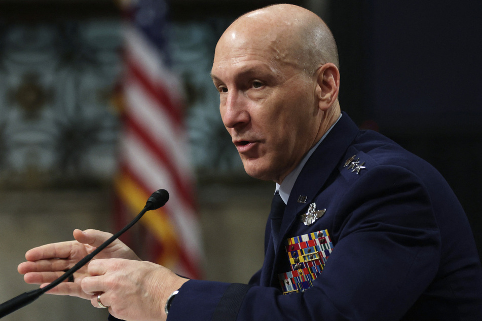 Top US Air Force officer to retire before end of term