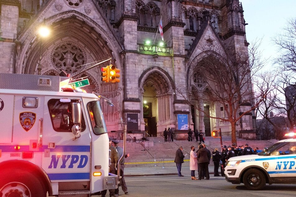 Nightmare before Christmas: police open fire on shooter outside New York cathedral
