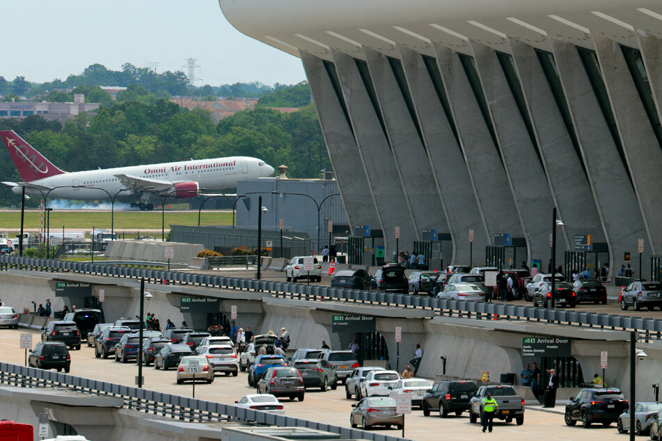 US diverts all travelers from Ebola-hit region to one airport for screening