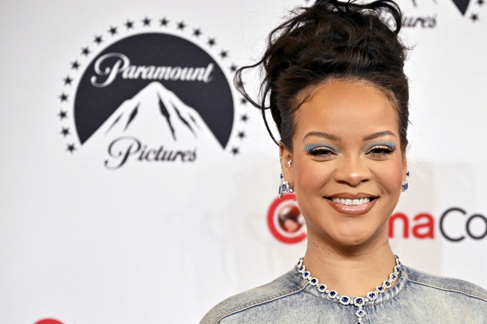 Rihanna's Super Bowl halftime show breaks major record!