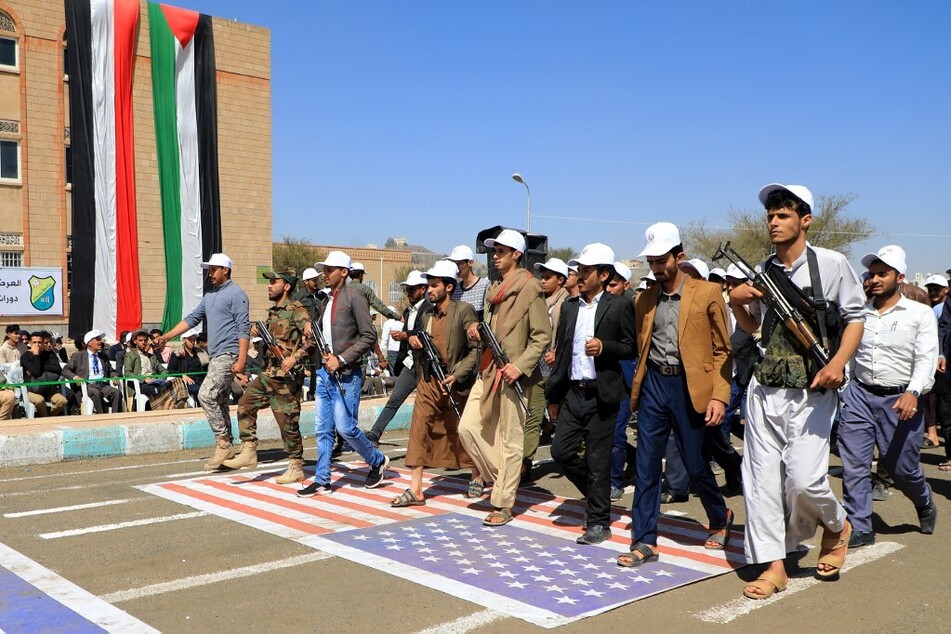 US conducts more strikes on Houthi missiles