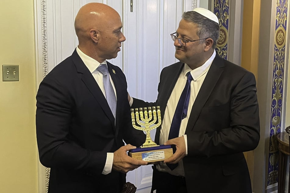 Israeli Minister of National Security Itamar Ben-Gvir (r.) meets with US House Foreign Affairs Committee Chair Brian Mast on Capitol Hill.