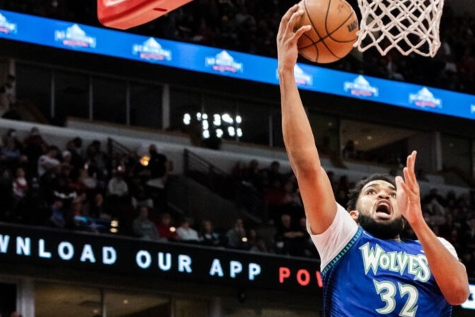 NBA: Karl-Anthony Towns posts an NBA-best effort to take the T'Wolves past the Spurs