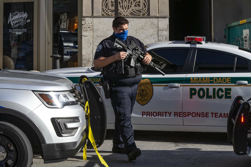 Police on manhunt after Miami-area mall shooting leaves three injured