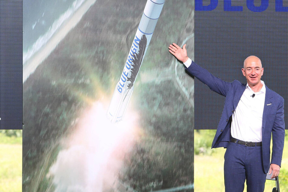 Amazon boss Jeff Bezos to auction off seat in astronaut capsule!