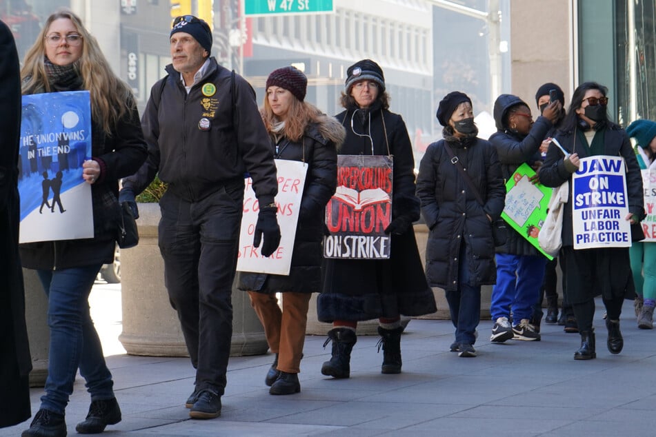 HarperCollins Union "takes it to the top" at News Corp building with picket line
