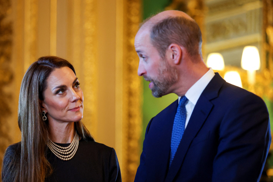 Princess Kate (l.) and Prince William (r.) continue to keep their distance from Harry and Meghan.