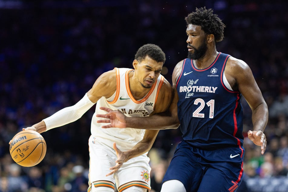 Embiid had plenty of praise for Spurs rookie Victor Wembanyama (l.), who put in one of his best performances of the season.