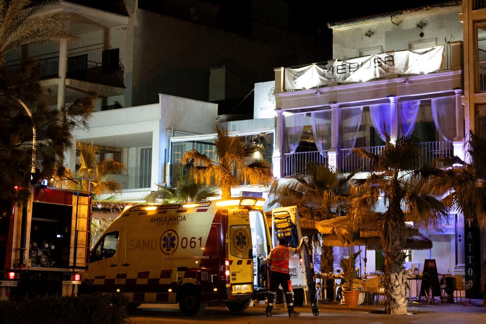 The roof of a restaurant in Spain's popular tourist island of Mallorca collapsed Thursday, killing four people and injuring more than 20 others.