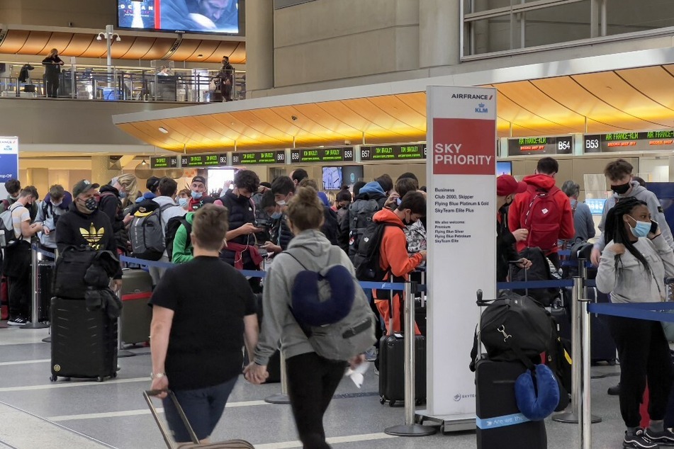 Biden administration ends Covid test requirement for international airline travelers