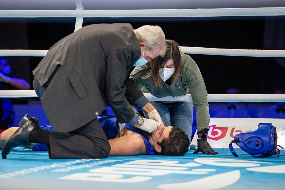 Rashed Al-Swaisat (†19) received treatment in the ring, but died in a hospital 10 days later.